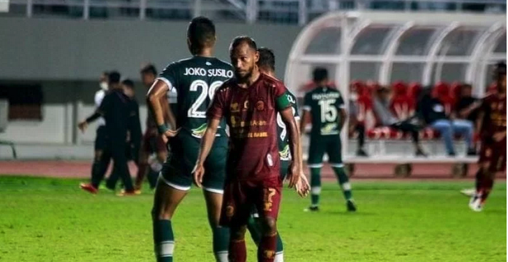 Kapten Tim Sriwijaya FC Muhammad Nur Iskandar usai pertandingan melawan PSMS Medan di Stadion Gelora Jakabaring, Palembang, Sumatera Selatan, Kamis (28/10/2021) malam.