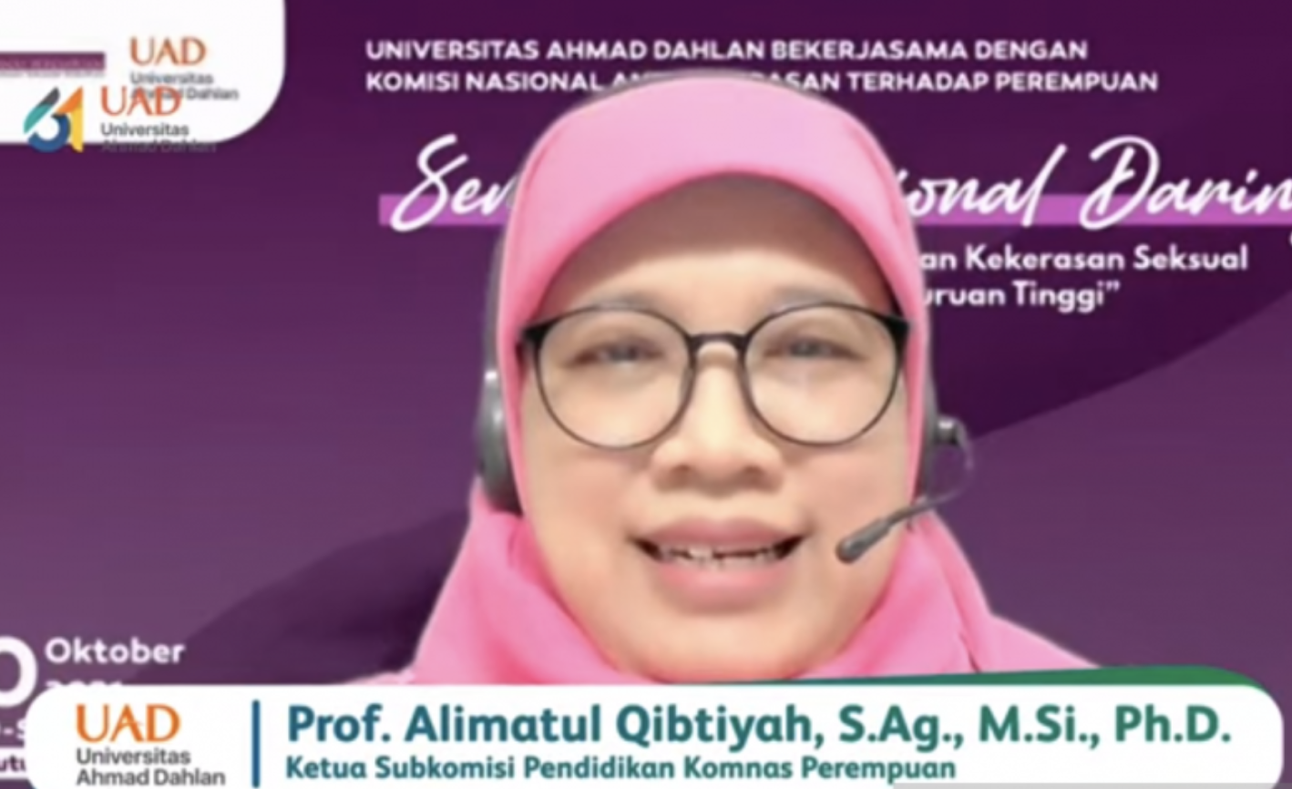 Hasil tangkapan layar Ketua Subkomisi Pendidikan Komnas Perempuan Alimatul Qibtiyah saat menjadi narasumber dalam webinar nasional bertajuk “Pencegahan dan Penanganan Kekerasan Seksual di Lingkungan Perguruan Tinggi” yang diunggah dalam kanal YouTube Universitas Ahmad Dahlan, dipantau dari Jakarta, Sabtu (30/10/2021)