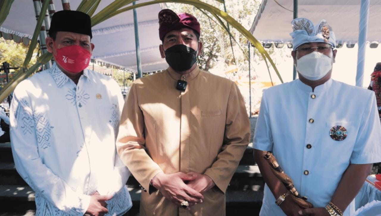 Acara Pakelem Agung Pamahayu Jagat dipimpin oleh Agung Manik Danendra, dan dihadiri Ketua PHDI, walikota Denpasar, dan DPD RI Bali