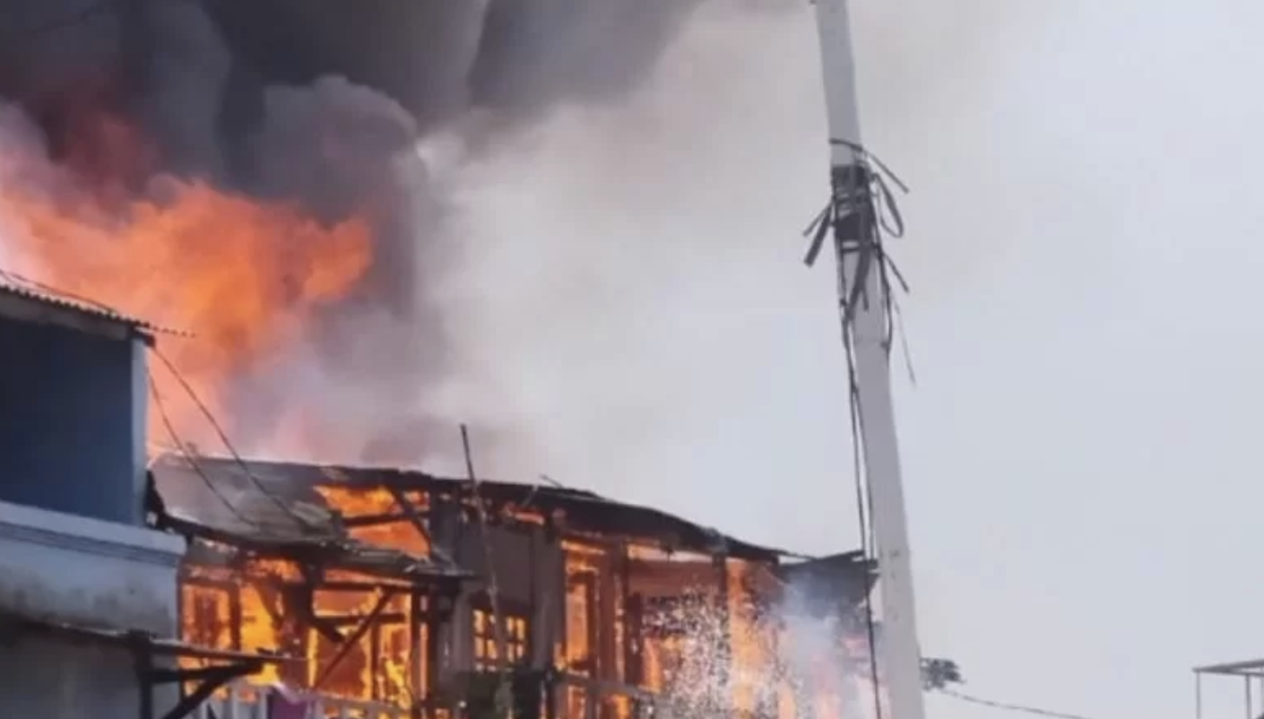 14 Rumah di Rawa Buaya Cengkareng Dilalap si Jago Merah