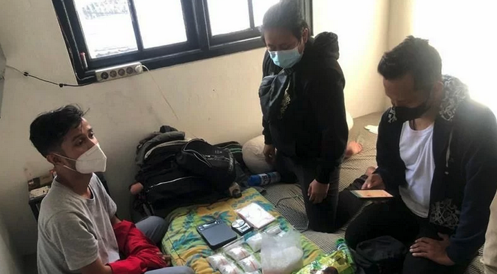 Penangkapan tersangka kasus narkoba di Pluit, Jakarta Utara oleh Direktorat Reserse Narkoba Polda Metro Jaya. Antara-Ditresnarkoba Polda Metro Jaya/am.