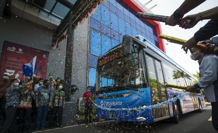 2025 50 Persen Armada Bus TransJakarta Menggunakan Tenaga Listrik