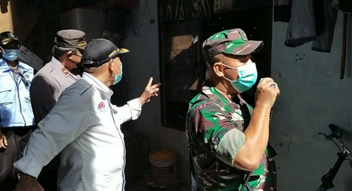 Kegiatan jemput bola program vaksinasi COVID-19 di kawasan Kebon Jeruk, Jakarta Barat, Rabu (2/3/2022).