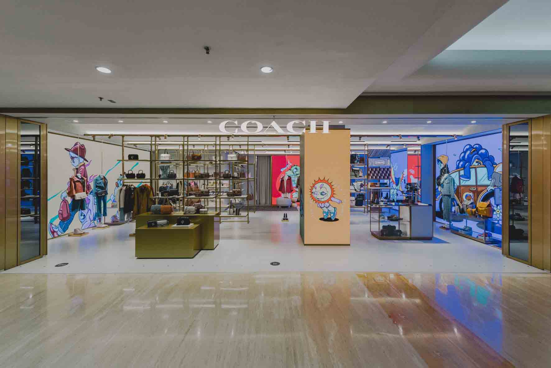 gerai Coach di Plaza Indonesia menghadirkan karya seniman indonesia Muklay. foto ; coach for indoposnews.co.id