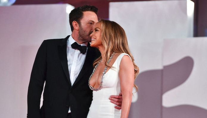 Jennifer Lopez dan Ben Affleck. foto : Stephen Lovekin/Shutterstock