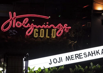 Suasana outlet Holywing di Kelapa Gading, Jakarta, Senin (27/6/2022). ANTARA FOTO/Muhammad Adimaja/rwa.