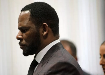 Dokumentasi - R. Kelly menghadiri sidang di Gedung Pengadilan Kriminal Leighton di Chicago, Illinois, AS, Rabu (26/6/2019). ANTARA/Chicago Tribune/Pool via REUTERS/E. Jason Wambsgans/am.