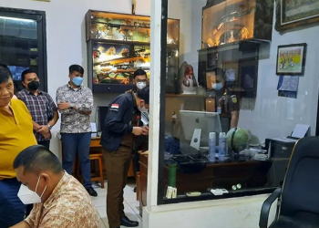 Arsip foto - Tim Penyidik Kejaksaan Agung (Kejagung) melakukan penggeledahan terkait kasus korupsi impor besi atau baja dan produk turunannya di Jakarta, Rabu (30/3/2022). ANTARA/HO-Pusat Penerangan Hukum Kejagung/aa.