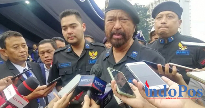 Ketua Umum DPP Partai Nasional Demokrat (NasDem) Surya Paloh memberikan keterangan pers usai Apel Siaga Garda Pemuda NasDem di Senayan, Jakarta, Rabu (15/6/2022).