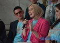 Pasangan Selebritis Rezky Aditya dan Citra Kirana saat jumpa pers di Kawasan Jagakarsa, Jakarta Selatan, Senin (26/6). (foto : indoposnews)