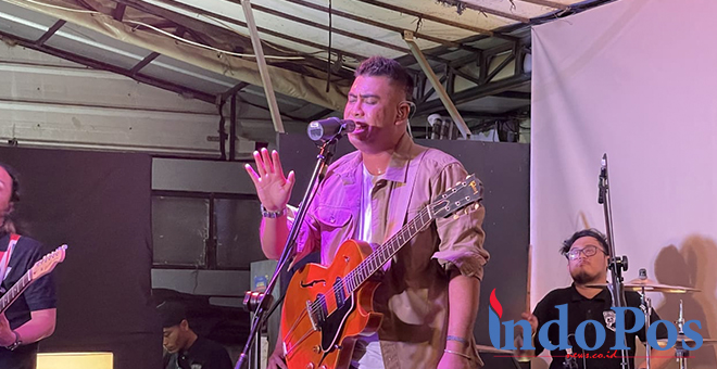 Penyanyi Rio Adiwardhana makin percaya diri berkarir di industri musik. (indoposnews/ Achmad Sukarno)