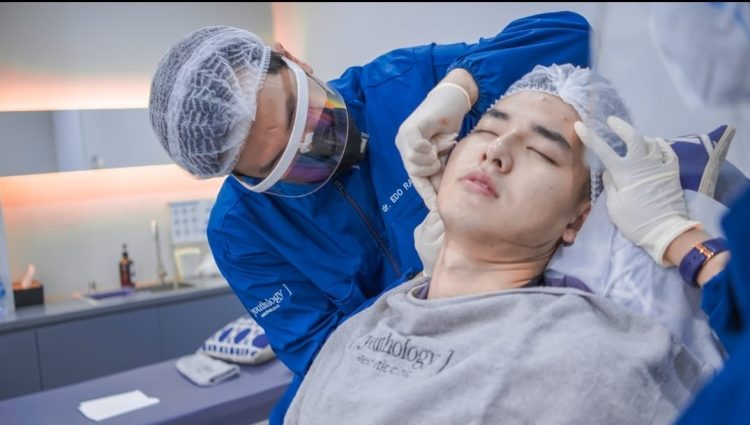 Klinik Youthology Bikin Matthew Gilbert Makin Pede di Ajang Mister Supranational 2022