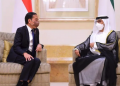 Presiden Joko Widodo dan Menteri Energi dan Infrastruktur UEA Suhail Mohammed Al Mazroei di Abu Dhabi, Uni Emirat Arab, Jumat (1/7/2022). (Biro Pers Sekretariat Presiden)