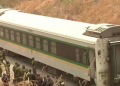 Ilustrasi - Kereta api yang diserang kelompok bandit, delapan penumpangnya tewas dan puluhan lainnya diculik di Nigeria, 28 Maret 2022. Gambar diambil dari video.