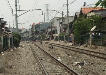 Arsip potret kawasan permukiman padat penduduk di Jakarta, Jumat (11/10/2019).