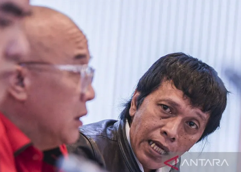 Aktiivis 98 Adian Napitupulu. ANTARA FOTO/Galih Pradipta/foc/aa.