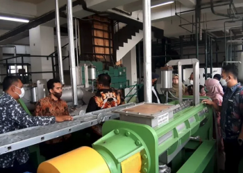 Balai Besar Standardisasi dan Pelayanan Jasa Industri Selulosa (BBSPJI Selulosa) mengembangkan mesin untuk pemanfaatan limbah Tandan Kosong Kelapa Sawit (TKKS) yang digunakan sebagai bahan baku alternatif industri kertas.