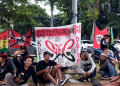 Sejumlah penggemar Slank hadir dari berbagai daerah di Indonesia. PRJ Fair 2022 kembali digelar usai ditiadakan selama dua tahun akibat pandemi COVID-19 di Kemayoran, Jakarta Pusat, Sabtu (16/7/2022).