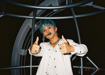 Jessi menyebutkan bahwa bakat dan karisma Mark sudah begitu mengesankan sejak muncul di High School Rapper.