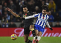 Bek sayap Brighton & Hove Albion Marc Cucurella (kanan) berebut bola dengan bek Newcastle United Jacob Murphy dalam laga lanjutan Liga Inggris di Stadion Amex, Brighton, Inggris, Sabtu (6/11/2021.