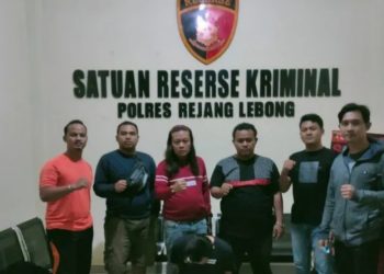 Pemasok Miras Oplosan di Rumah Karaoke Ayu Ting Ting Ditangkap