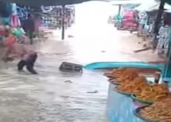 Belasan Lapak di Gunung Kidul Rusak Berat Dihantam Air Laut