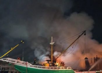 Dua Kapal Kargo Terbakar di Pelabuhan Kalimas Surabaya