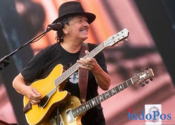Carlos Santana tampil dalam "We Love NYC: The Homecoming Concert" di Central Park di New York City, New York, AS, 21 Agustus 2021.
