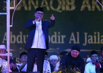 Kepala Staf Kepresidenan, Jenderal TNI (Purn) Moeldoko, menghadiri Dzikir Manaqib Akbar dan Haul Syekh Abdul Qodir Al Jailani RA di Pondok Pesantren Al Baghdadi, Karawang, Jawa Barat, Sabtu (7/8/2022).