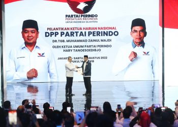Ketua Umum Partai Persatuan Indonesia (Perindo) Hary Tanoesoedibjo melantik Dr Tuan Guru Bajang (TGB) Muhammad Zainul Majdi sebagai Ketua Harian Nasional DPP Partai Perindo di Jakarta.