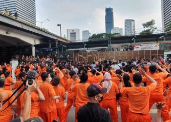 500 Orang Berseragam ‘Narapidana’ Warnai Peluncuran Ost Miracle On Cell No 7 Balon Udara