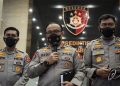 Arsip foto - Kadivhumas Polri Irjen Pol Dedi Prasetyo (tengah) bersama Kadiv TIK Polri Irjen Pol Slamet Uliandi (kanan) dan Asisten Kapolri Bidang SDM Irjen Pol Wahyu Widada menyampaikan konferensi pers di Bareskrim Mabes Polri, Jakarta, Rabu (20/7/2022).