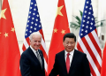 Arsip - Presiden China Xi Jinping (kanan) berjabat tangan dengan Wakil Presiden AS Joe Biden di Beijing (4 /12/2013).
