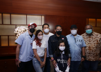 Menteri Pariwisata dan Ekonomi Kreatif Sandiaga Uno meluangkan waktunya datang ke bioskop untuk melihat film Miracle in Cell No 7 di Bioskop XXI Plaza Senayan, Jakarta Pusat, Sabtu (1/10/2022) malam.