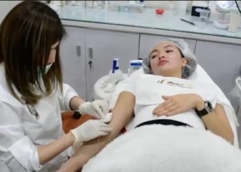 Zaskia Gotik menjalani treatment Milky Skin di klinik Dermapro Jakarta