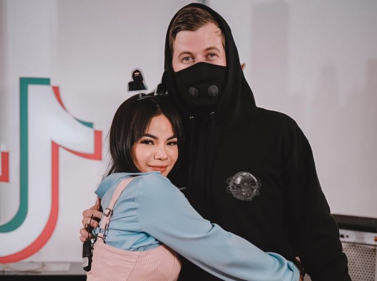 Putus dari Ridho Ilahi, Dinar Candy Pamer Foto dengan Alan Walker