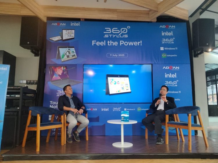 Press Conference: Andy Gusena, Brand Director Advan & Aliudin Sutedja, General Manager Advan