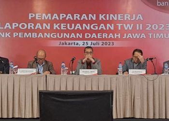 Direksi Bank Jatim kala melakukan paparan di Bursa Efek Indonesia, Selasa, 25 Juli 2023. FOTO - ISTIMEWA