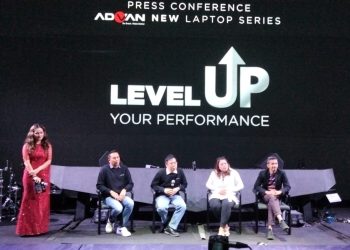 Narsum Press Conference: Andy Gusena (Brand Director Advan), Aliudin Sutedja (General Manager Advan), RR. Arum Saratika (Head of Electronics at Tokopedia), Donnie Brahmandhika (Retail & Product Enablement Manager AMD Indonesia)