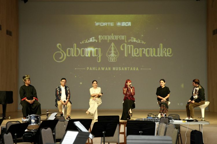 Sejumlah seniman lintas genre dan generasi menjalani sesi latihan Bersama jelang Pagelaran Sabang Merauke ‘Pahlawan Nusantara’ yang akan diselenggarakan pada 19 Agustus dan 20 Agustus 2023 di JIExpo Theatre, Jakarta.