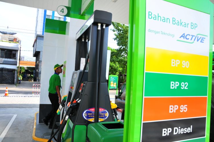 Mantul! Komisaris Ini Serok Saham AKR Corporindo Rp11 Miliar