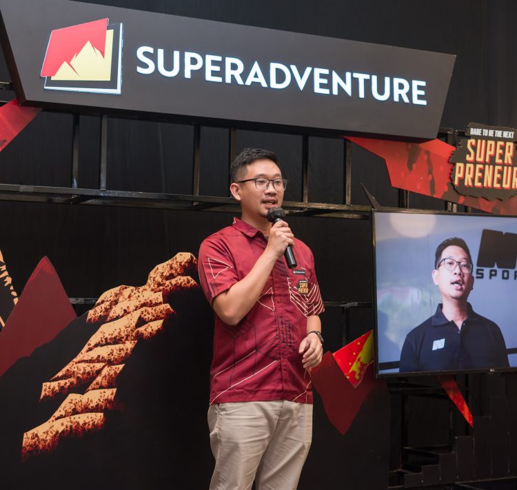 Para peserta SuperAdventure Superpreneur 2023 memaparkan konsep dan ide bisnis kepada para judges saat final regional yang digelar di lima regional section, yaitu Jawa Barat, luar pulau Jawa, Jawa Tengah, Jawa Timur, dan Jabodetabek.