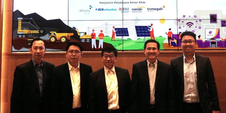 Perkuat Layanan Internet, DSSA Jajakan Surat Utang Rp7 Triliun 