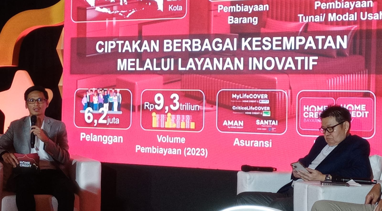 Cerdaskan Masyarakat, Home Credit Tebar Buku Saku Literasi Keuangan