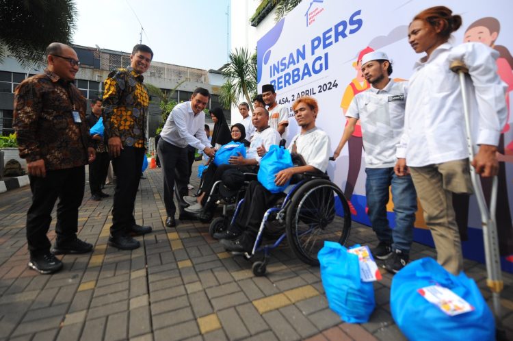 Berbagi! BTN dan Insan Pers Sebar Ratusan Paket Sembako di Jabodetabek