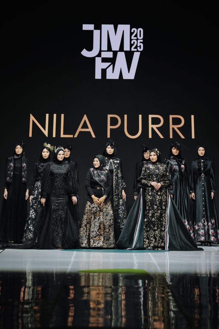Tampil di JMFW 2025, Nila Purri Tampilkan Koleksi Feminine Dark Energy
