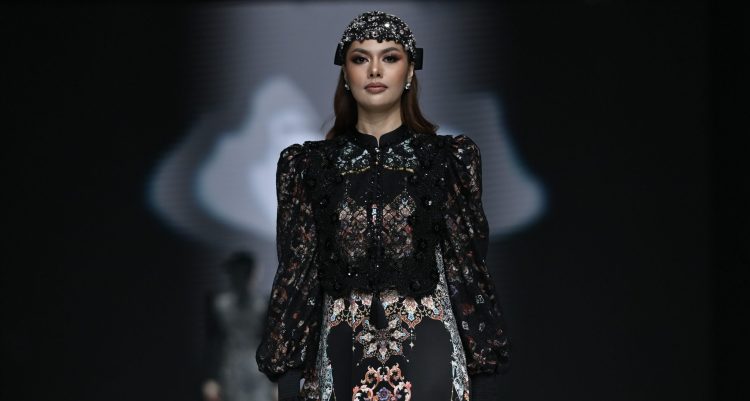 Puluhan Koleksi Ivan Gunawan Prive Pukau Penikmat Fashion