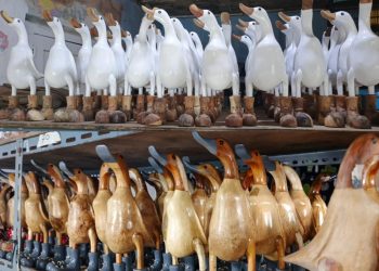 Inovatif! Patung Bebek Surakarta Jajah Market Benua Eropa 