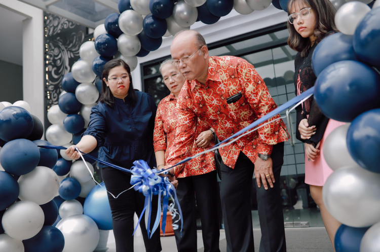 Yogia Sembiring, Pionir Buku Bilingual yang Tumbuh di Era Gempuran Digital