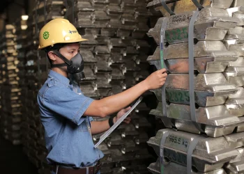 Anjlok 31 Persen, Timah Raup Laba Rp300 Miliar